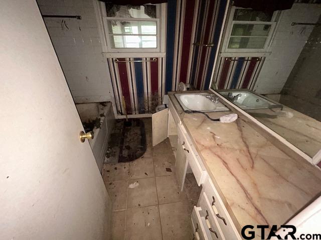 Tyler, Texas 75701, United States, 3 Bedrooms Bedrooms, ,2 BathroomsBathrooms,Residential,Pending,43089