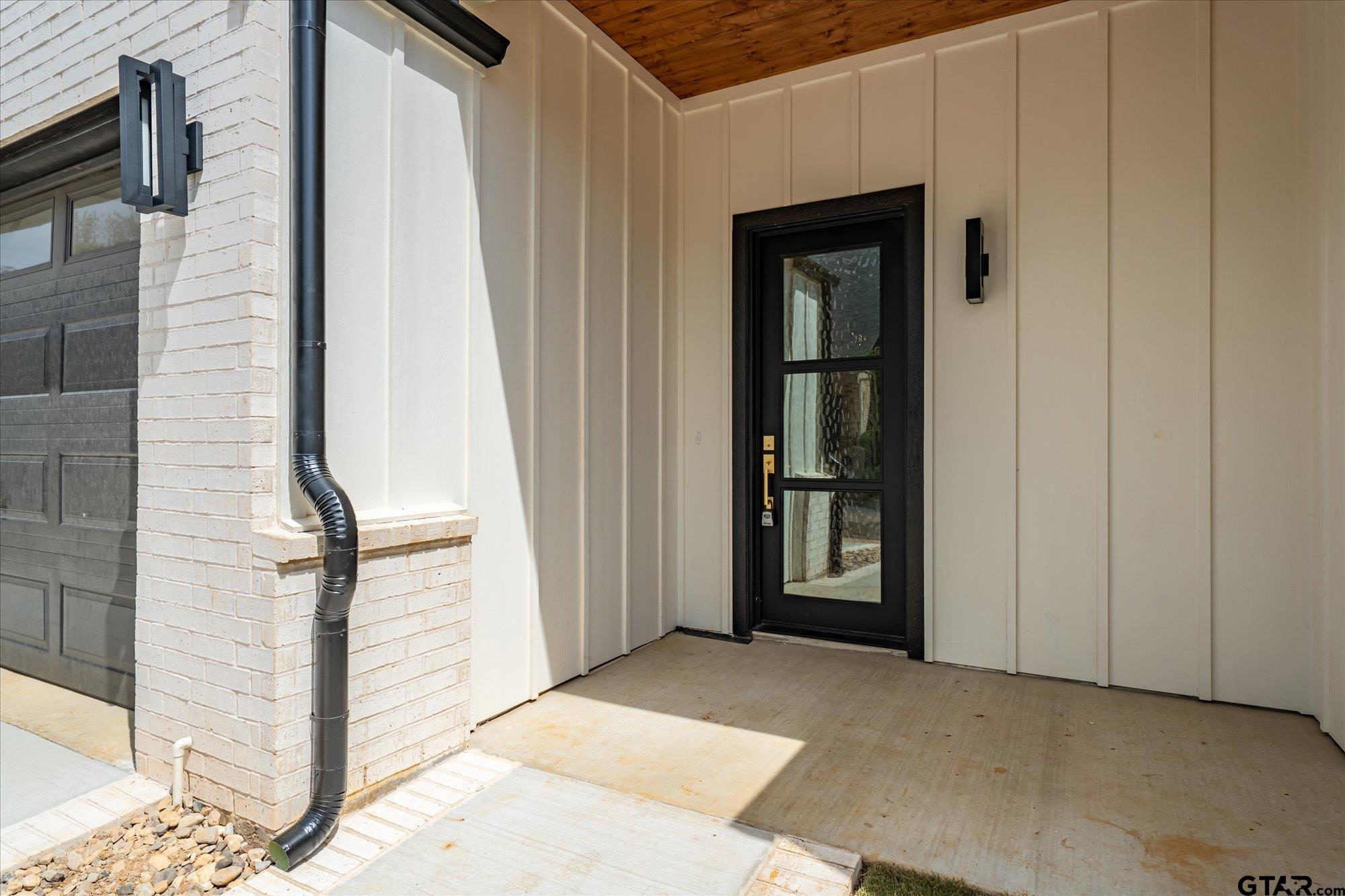 7146 HOLLY SQUARE CT.