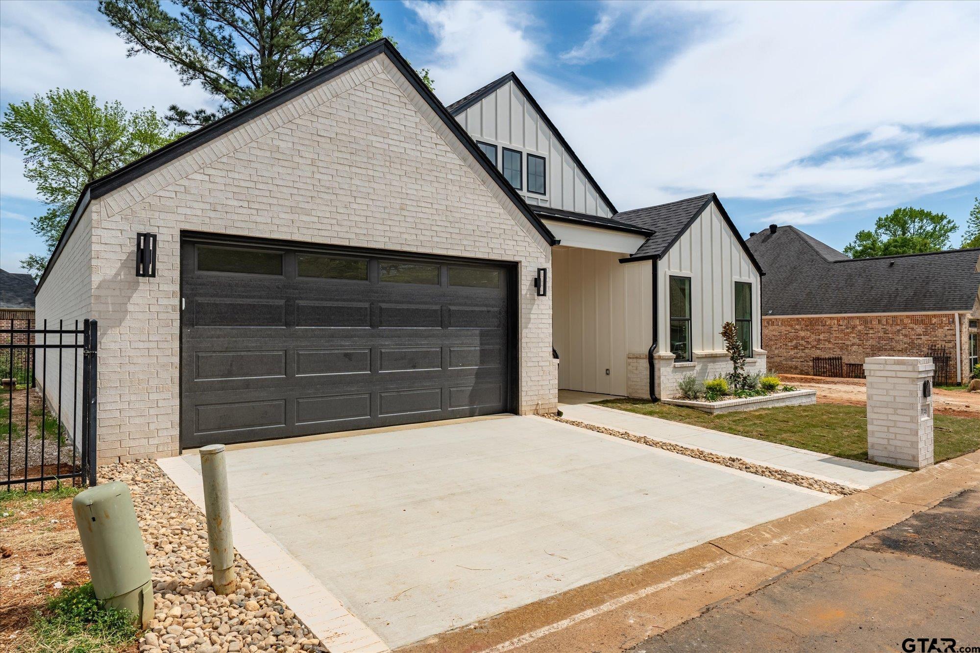 7146 HOLLY SQUARE CT.