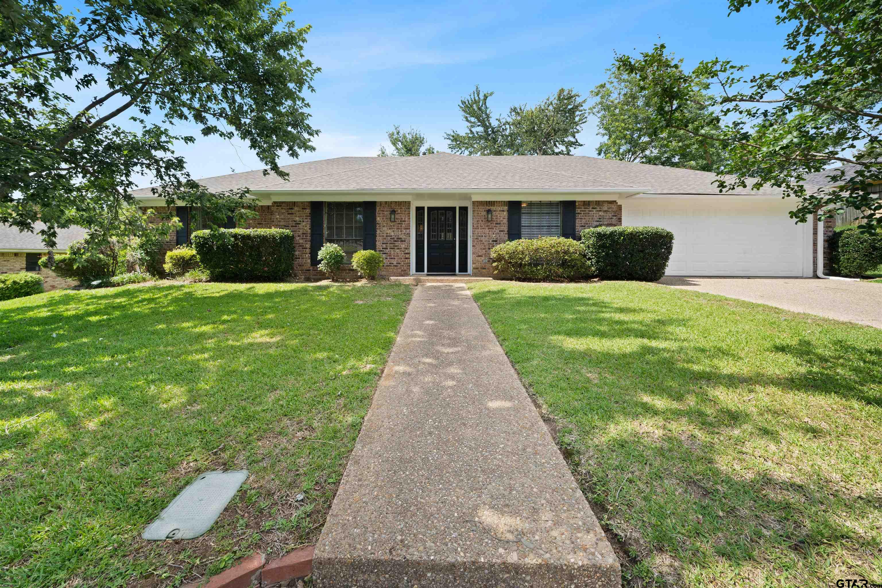 809 W Rieck