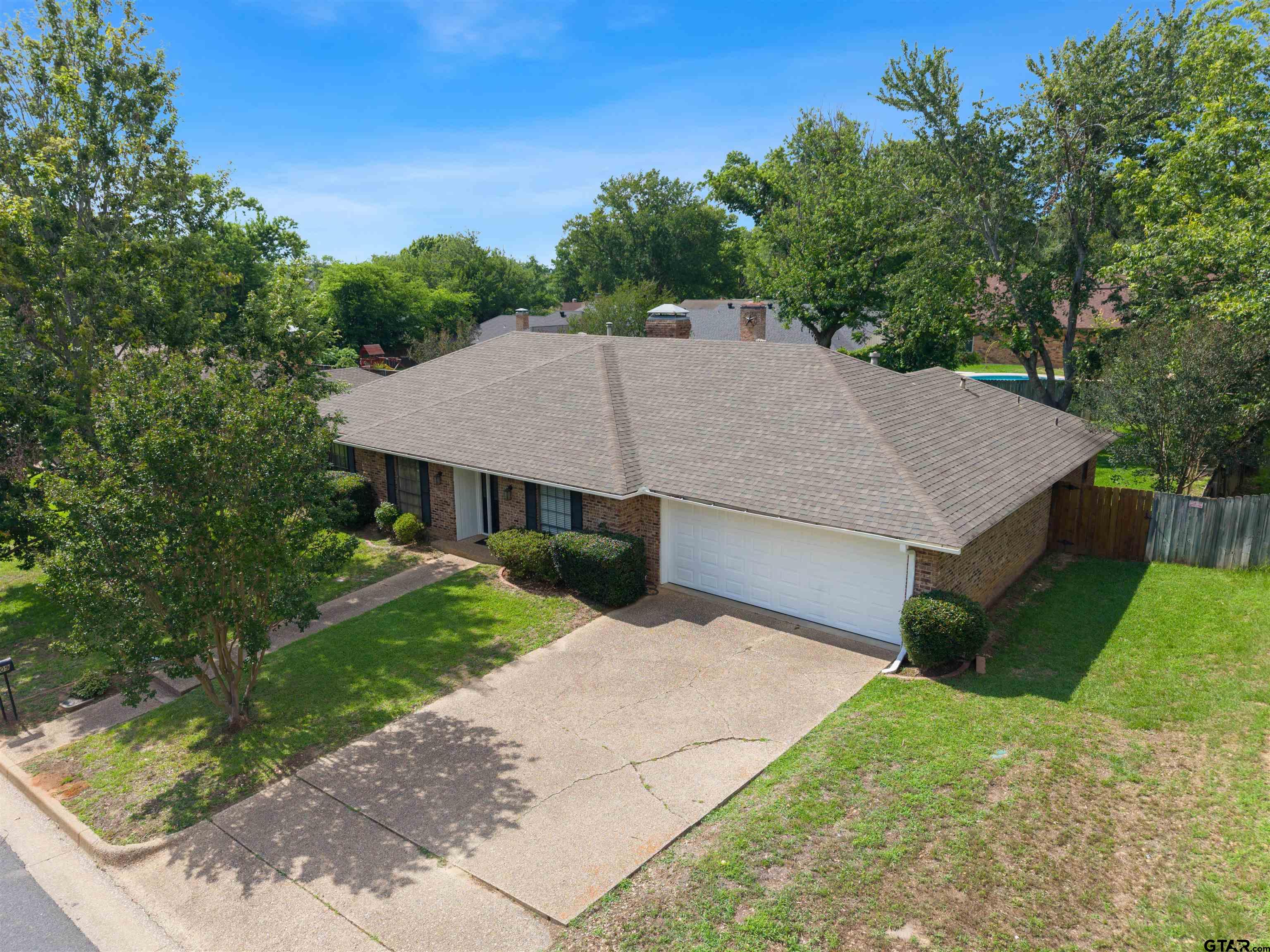 809 W Rieck