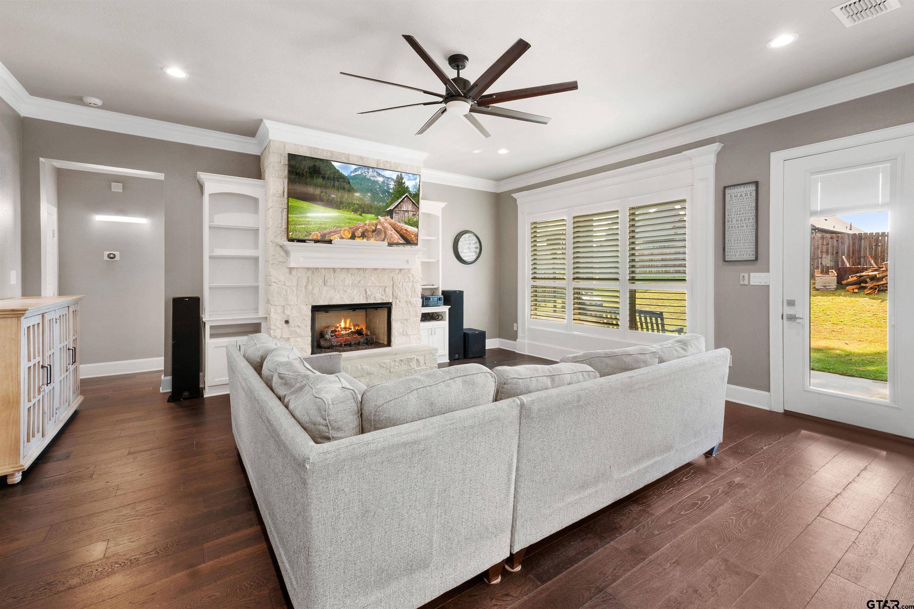 3516 Cabot Ln