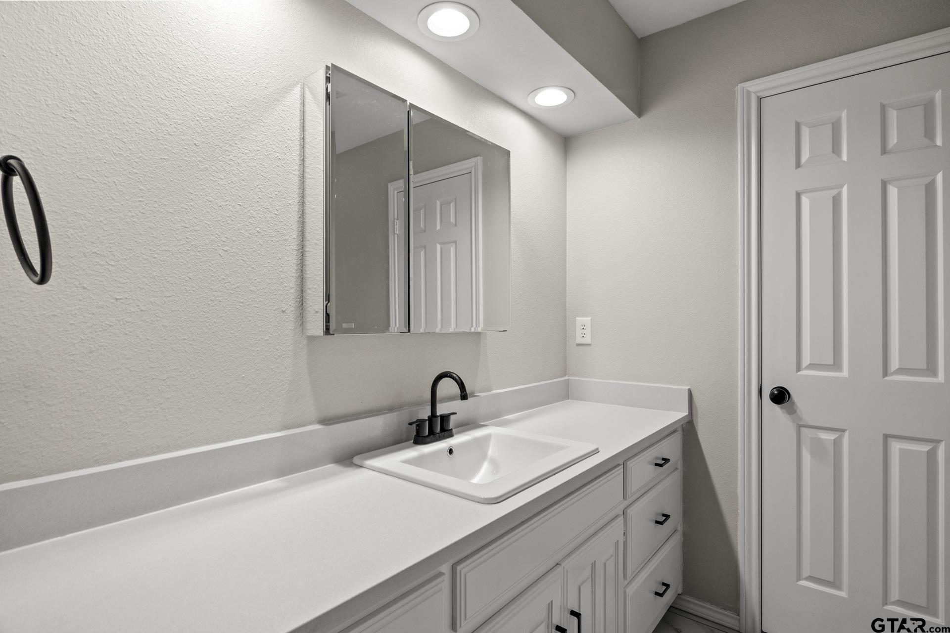 Mt Pleasant, Texas 75455, United States, 4 Bedrooms Bedrooms, ,3 BathroomsBathrooms,Residential,Active,61241