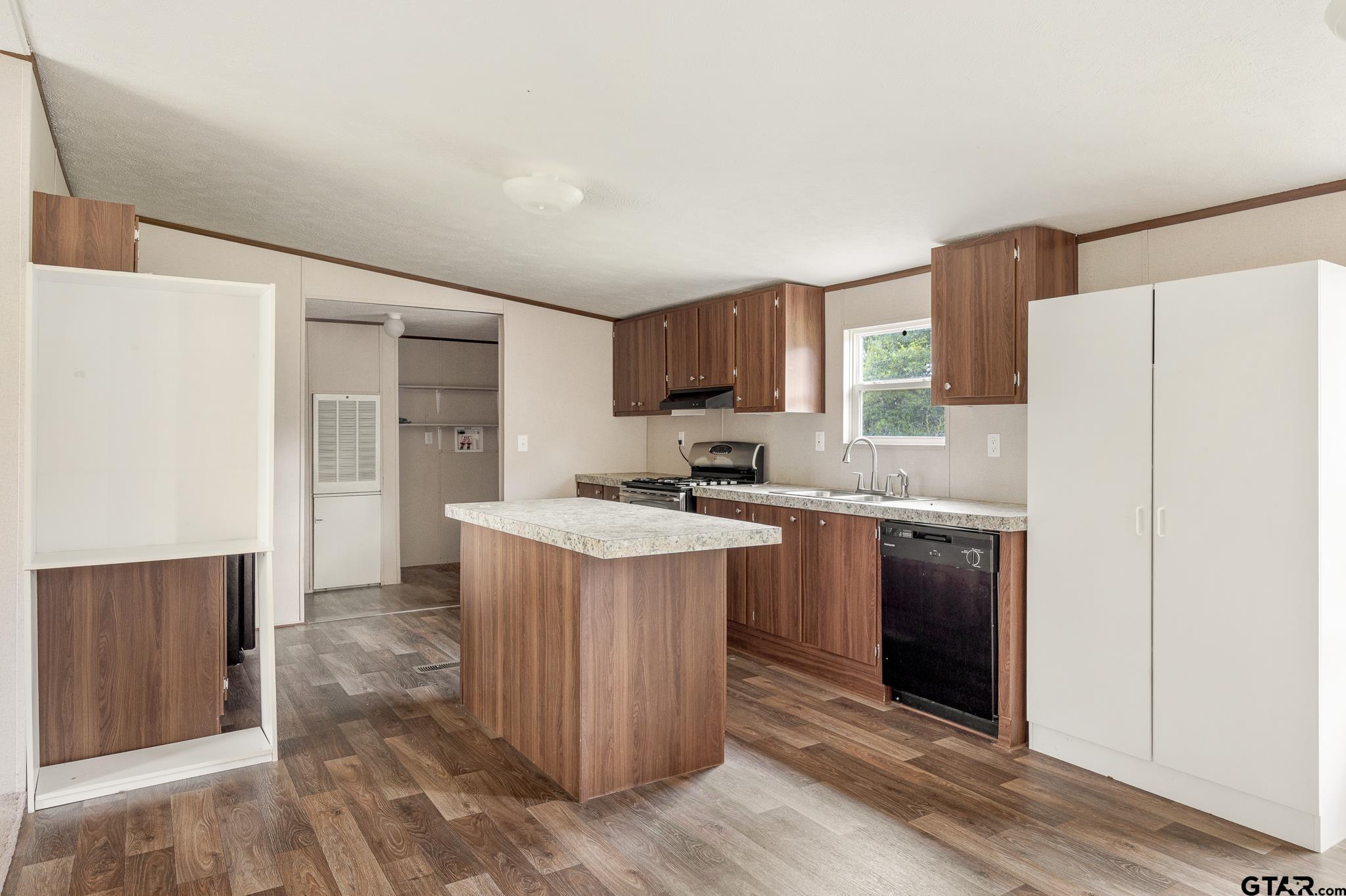 Troup, Texas 75789, United States, 3 Bedrooms Bedrooms, ,2 BathroomsBathrooms,Residential,Pending,182268