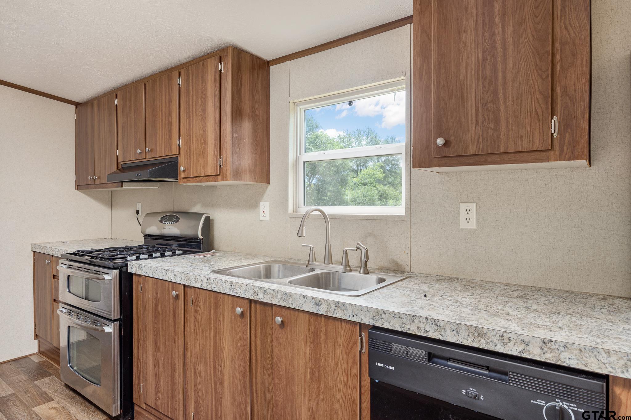 Troup, Texas 75789, United States, 3 Bedrooms Bedrooms, ,2 BathroomsBathrooms,Residential,Pending,182268