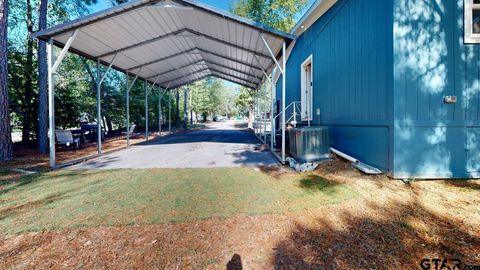 A home in Lindale