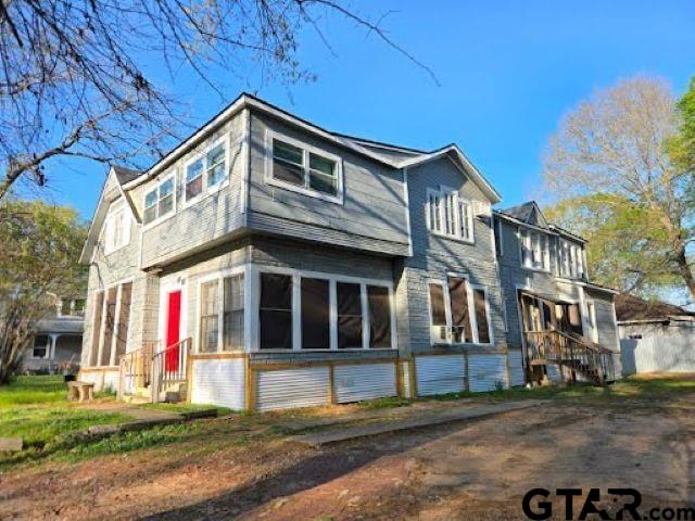 1106 Esplanade St