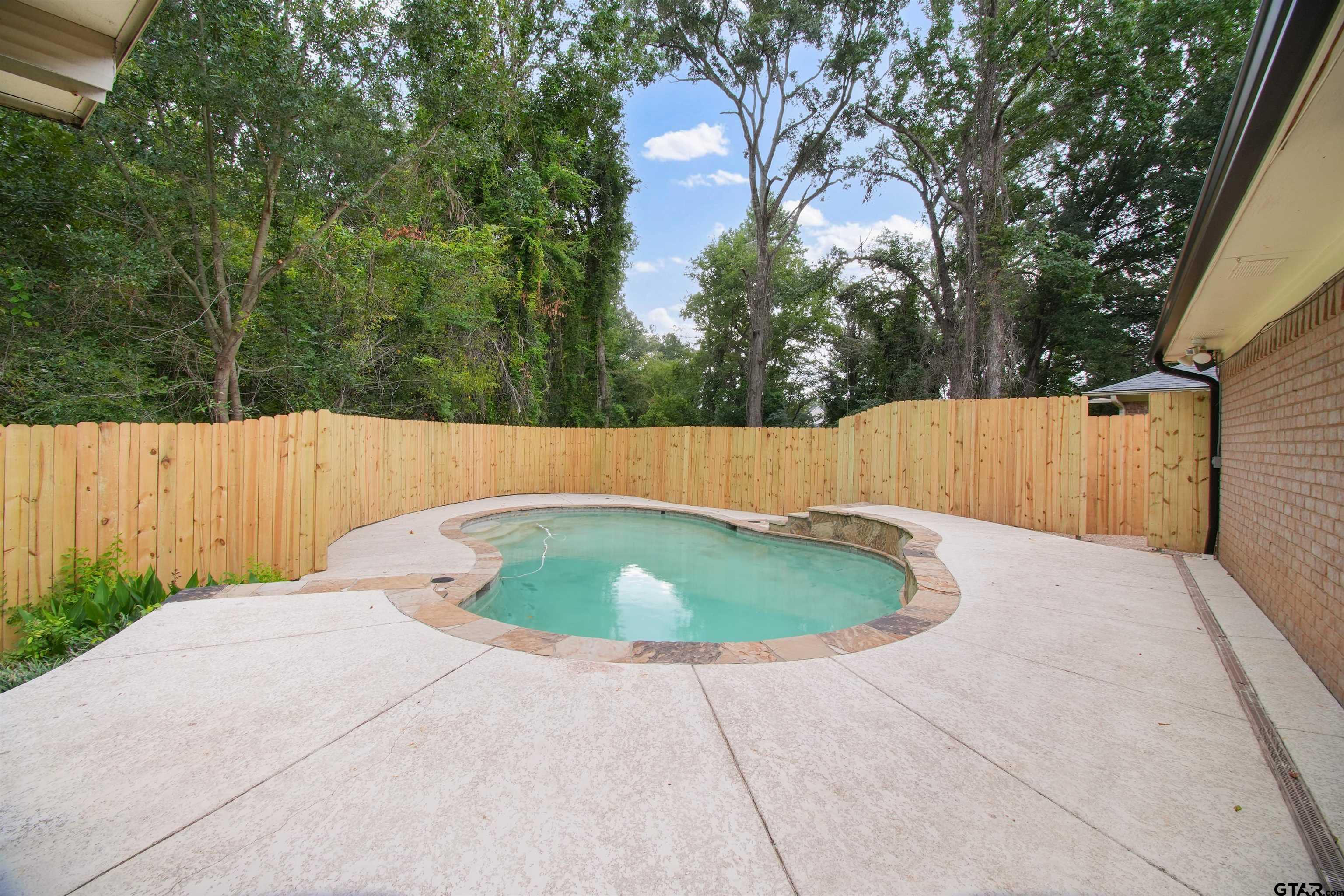 1107 Larkspur Ln.