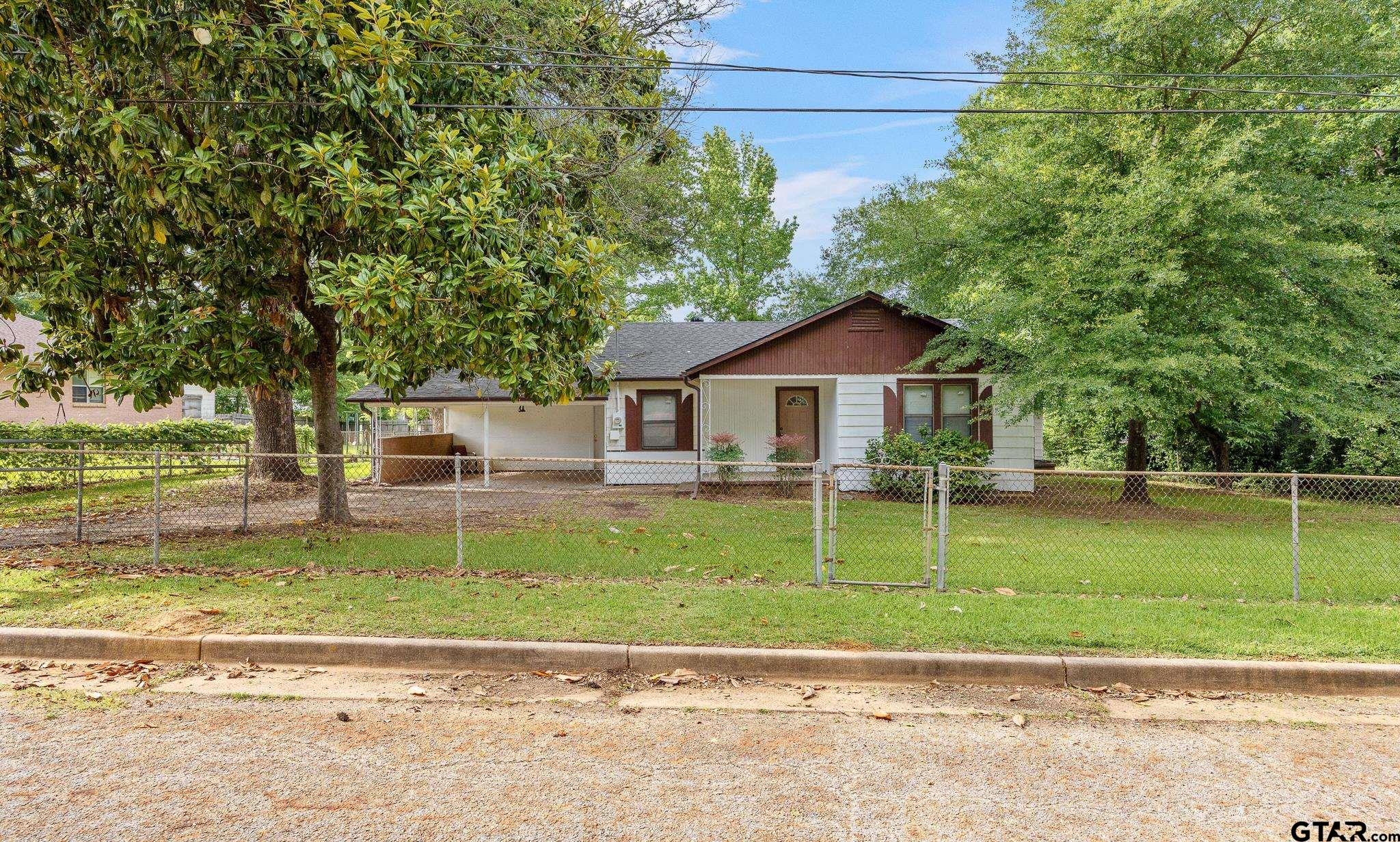 803 W Noble