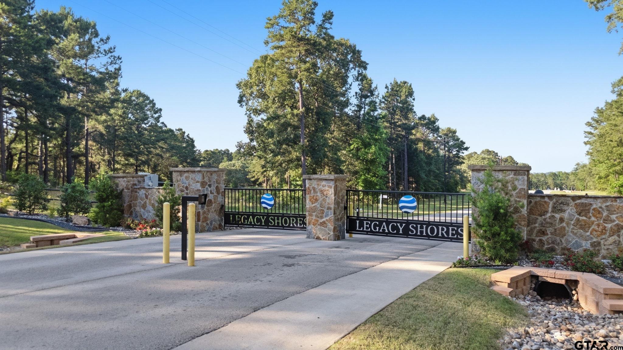 3132 Shadow Pine Dr