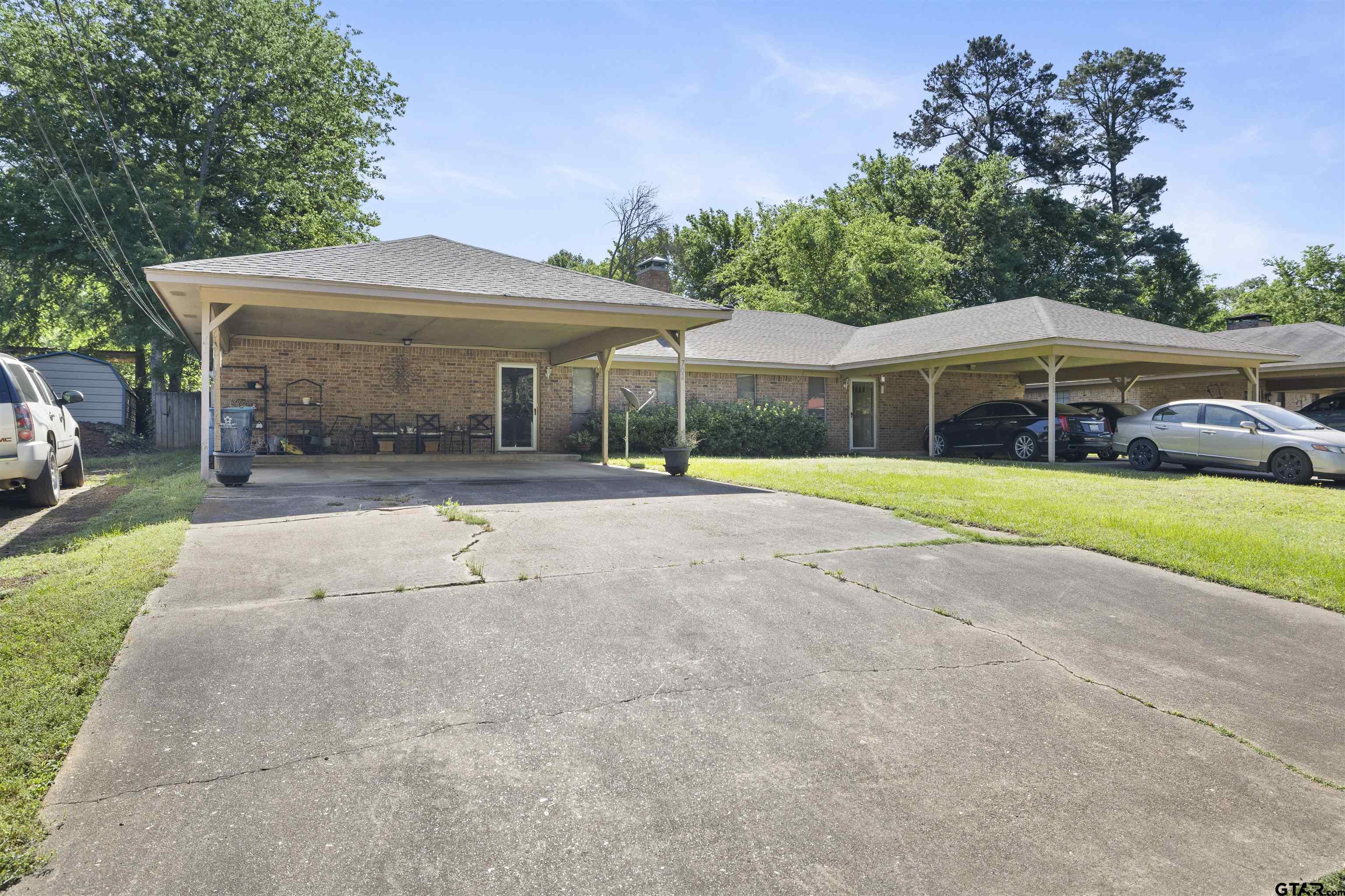 700-702 Pine Burr Ln