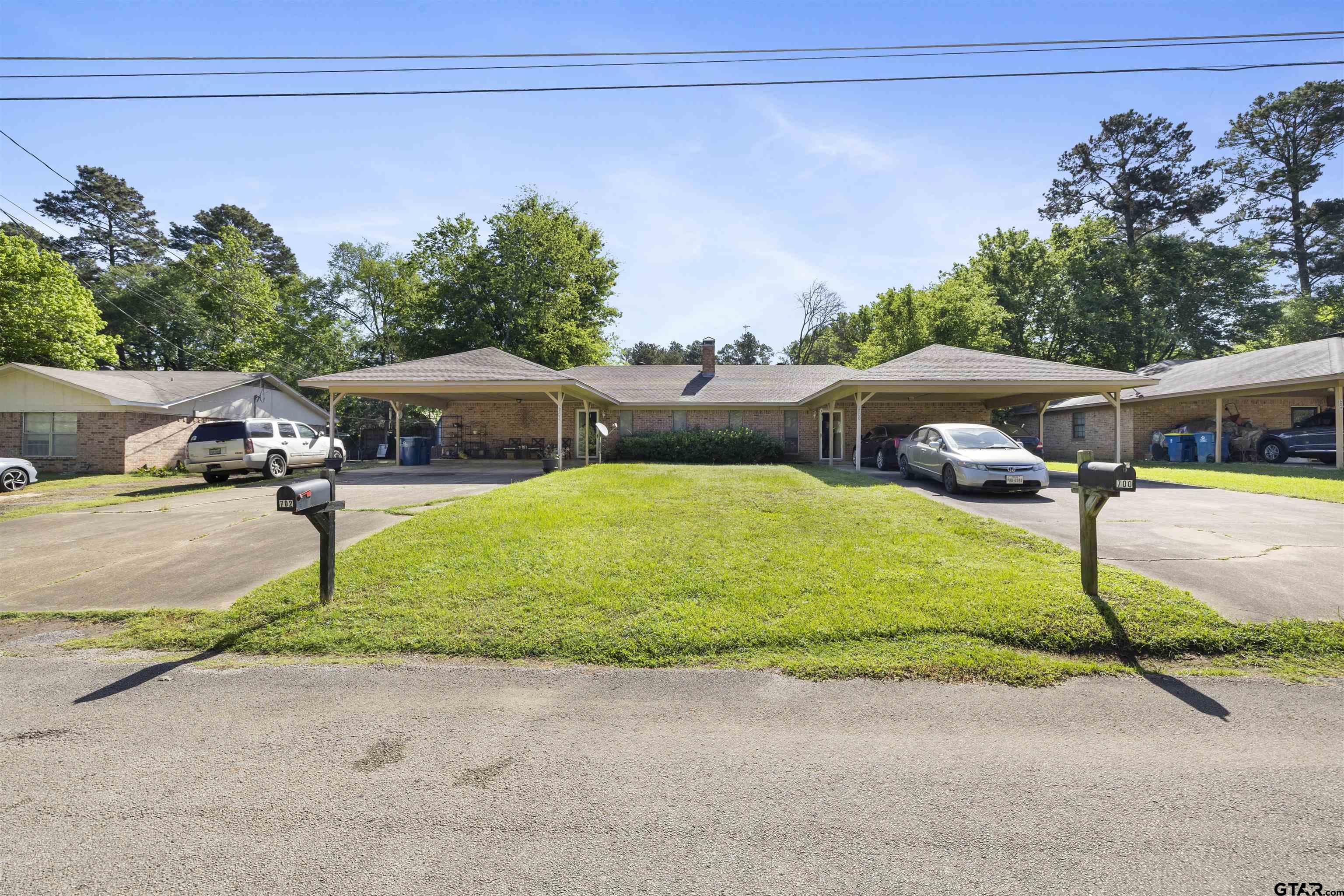 700-702 Pine Burr Ln
