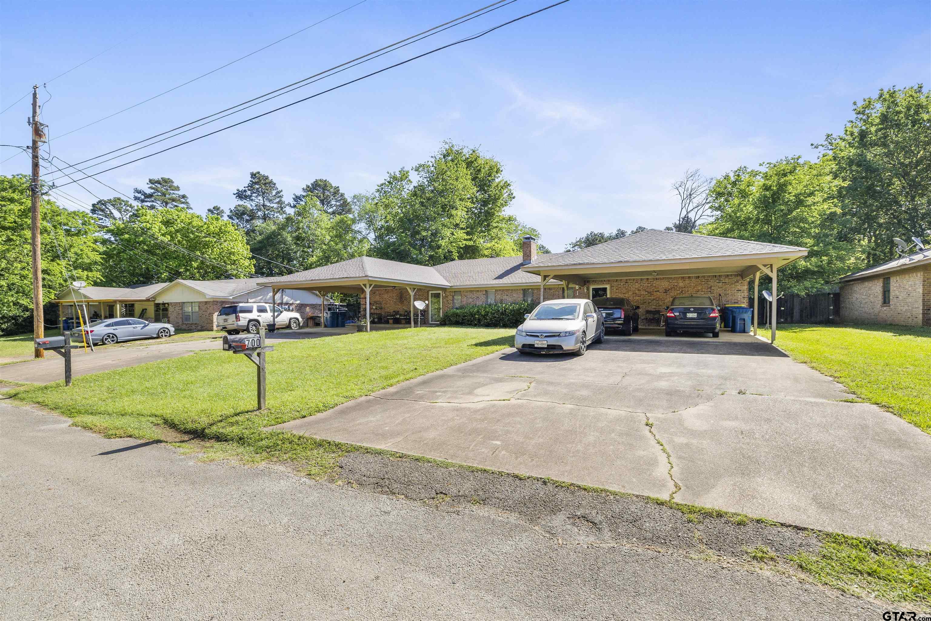 700-702 Pine Burr Ln