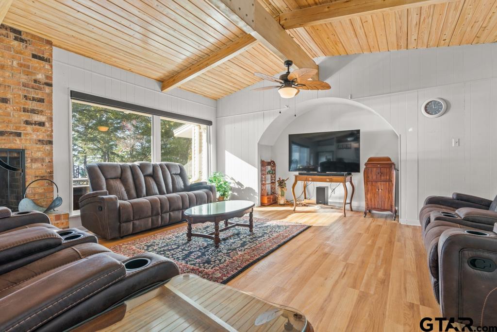 526 Shadywood Lane