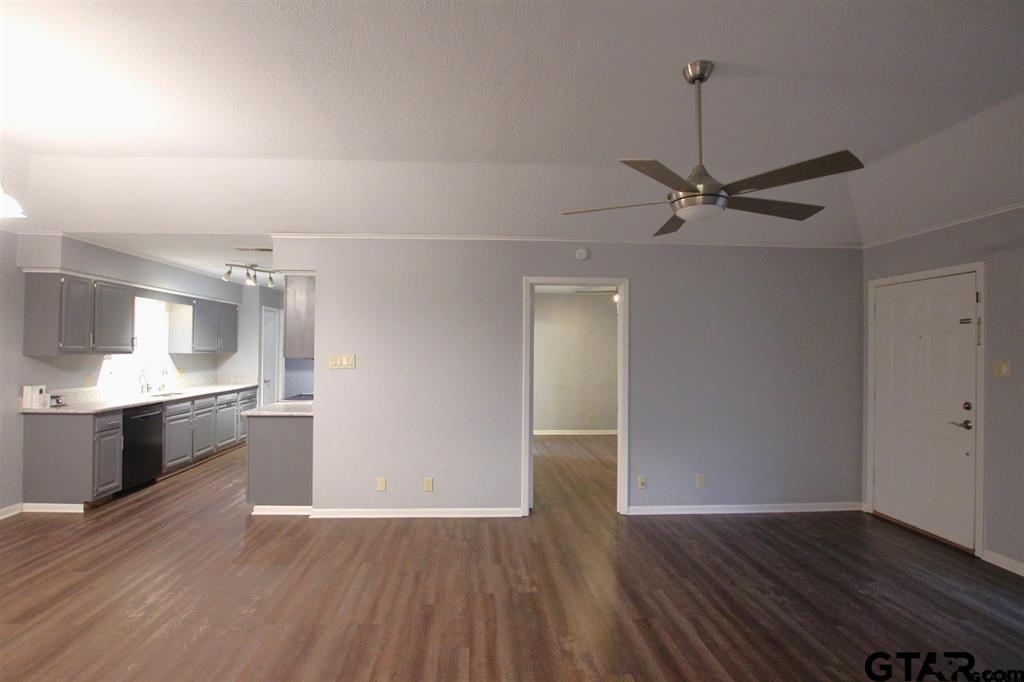 305 Lakeview St