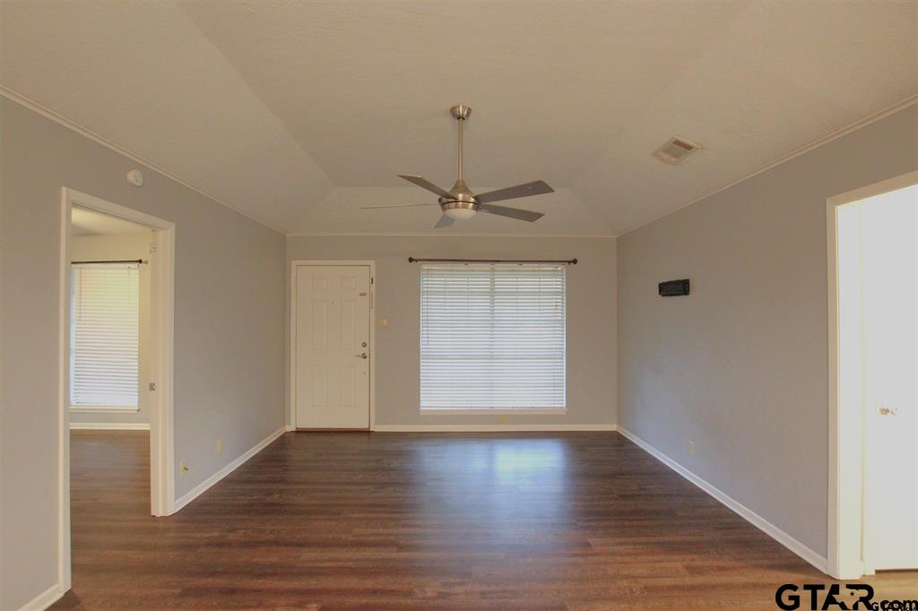 305 Lakeview St