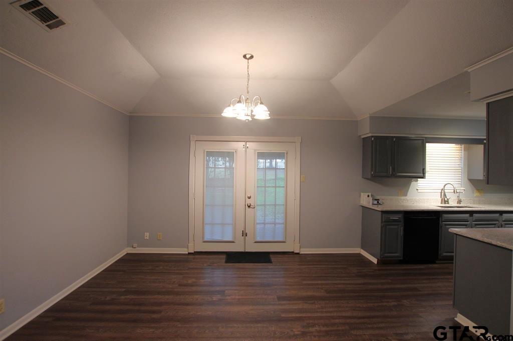 305 Lakeview St
