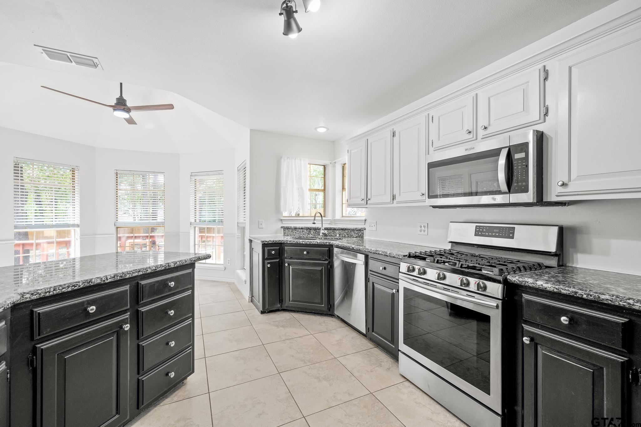 Tyler, Texas 75703, United States, 3 Bedrooms Bedrooms, ,2 BathroomsBathrooms,Residential,Pending,55691