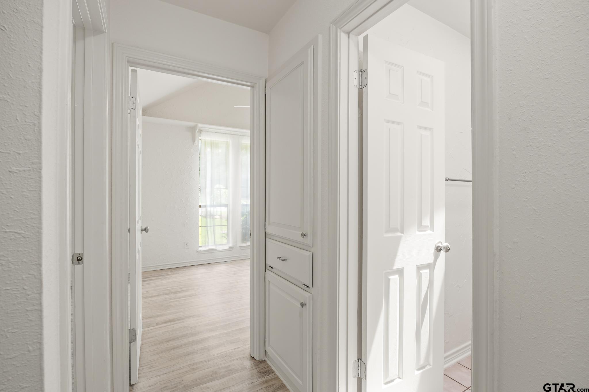 Tyler, Texas 75703, United States, 3 Bedrooms Bedrooms, ,2 BathroomsBathrooms,Residential,Pending,55691