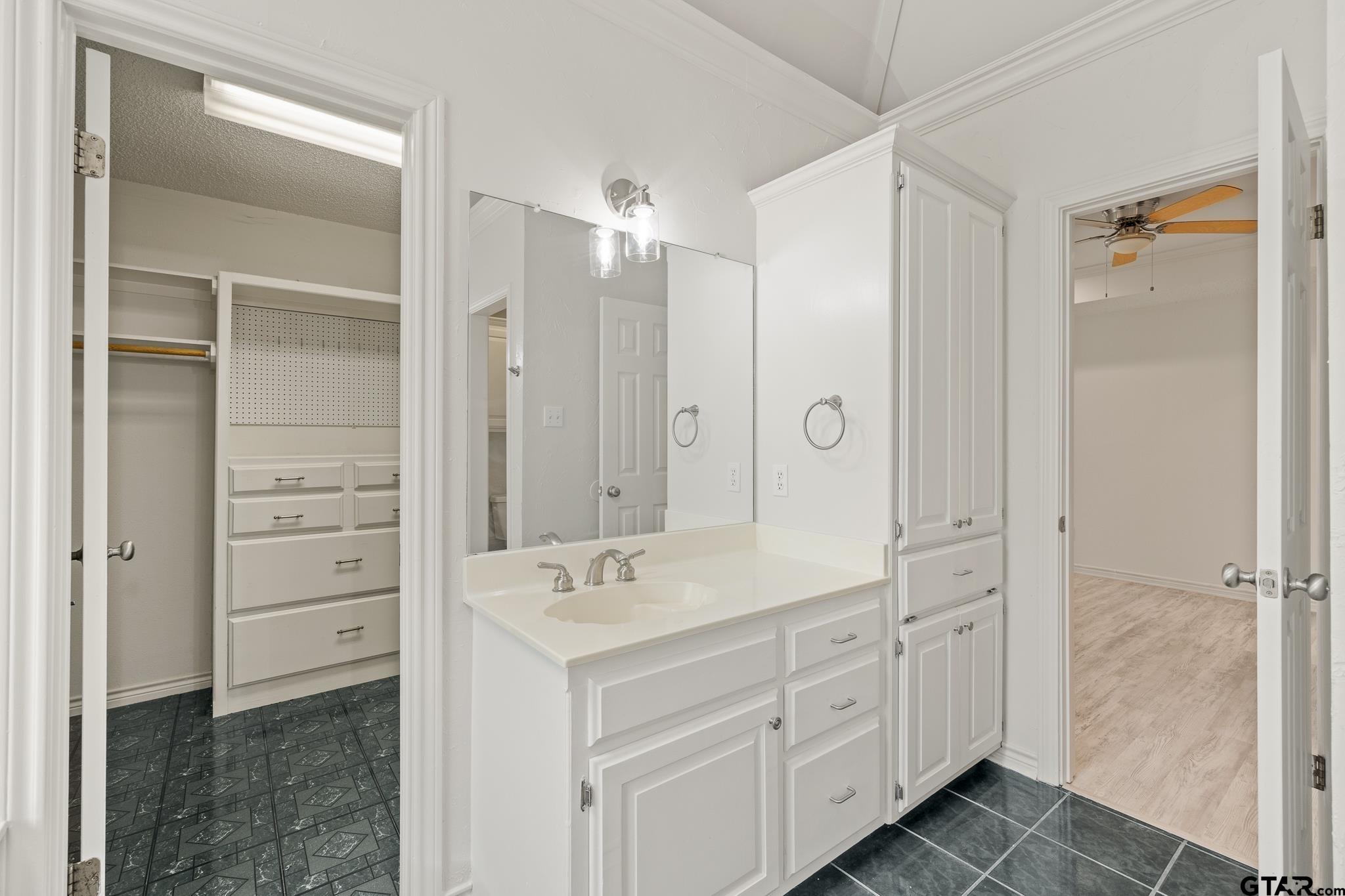 Tyler, Texas 75703, United States, 3 Bedrooms Bedrooms, ,2 BathroomsBathrooms,Residential,Pending,55691