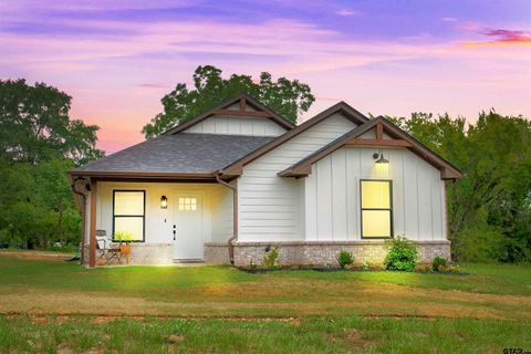 113 W Magnolia Troup TX 75789