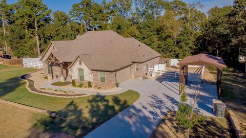 A home in Lindale