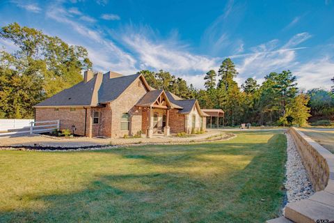 A home in Lindale