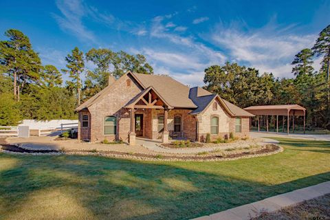 A home in Lindale