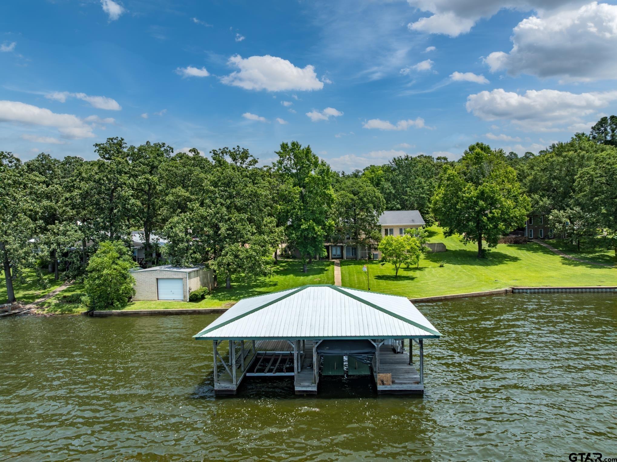 20520 Clear Water Cir
