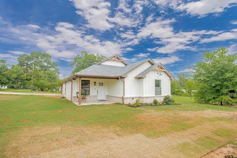 113 W Magnolia Troup TX 75789