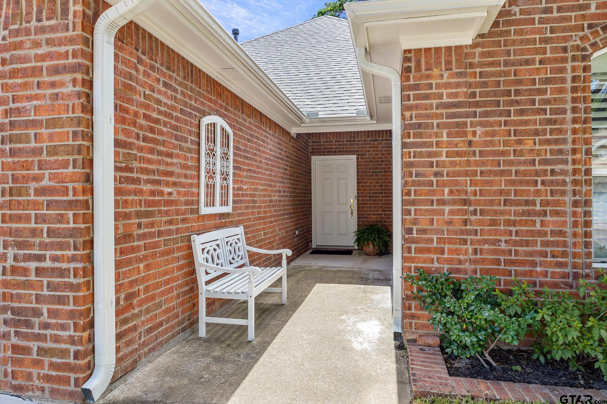 5821 Cross Creek Cir
