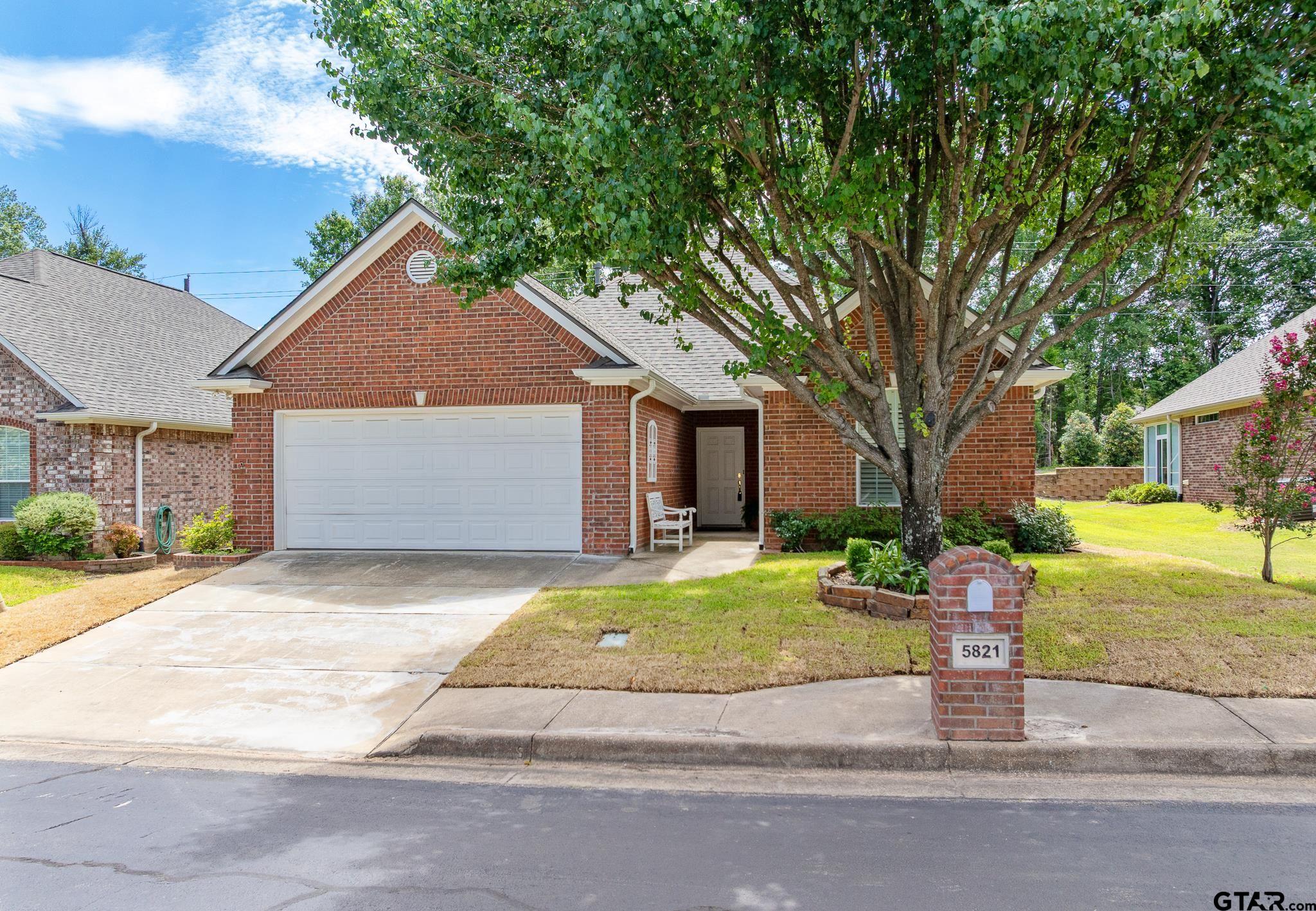 5821 Cross Creek Cir
