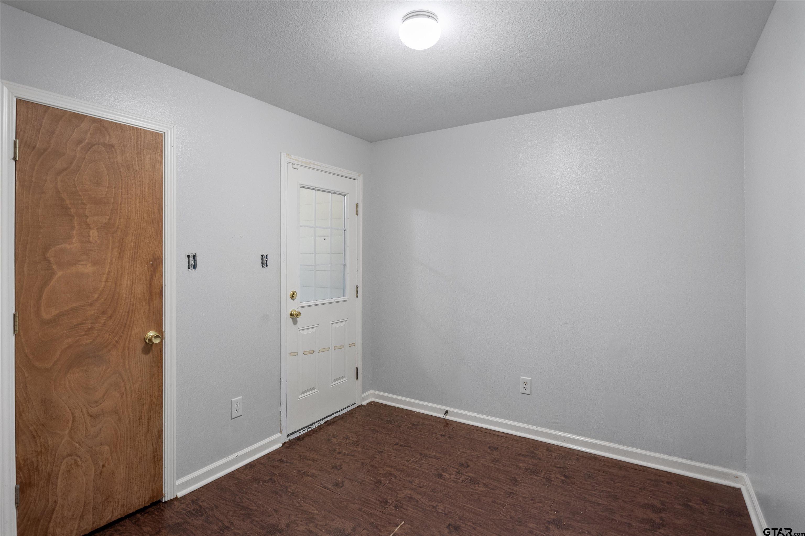 Tyler, Texas 75707, United States, 6 Bedrooms Bedrooms, ,4 BathroomsBathrooms,Residential,Pending,57526