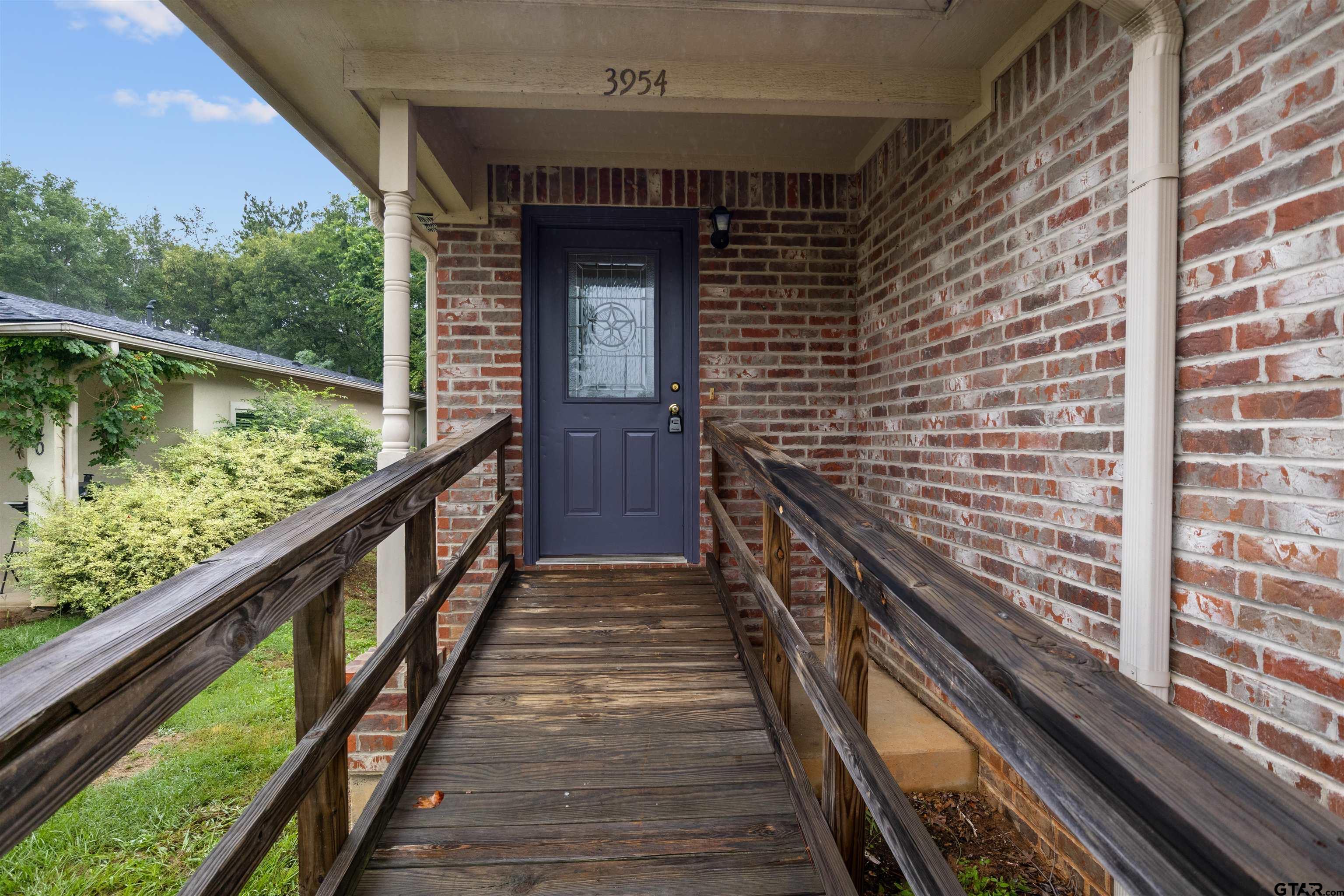 Tyler, Texas 75707, United States, 6 Bedrooms Bedrooms, ,4 BathroomsBathrooms,Residential,Pending,57526