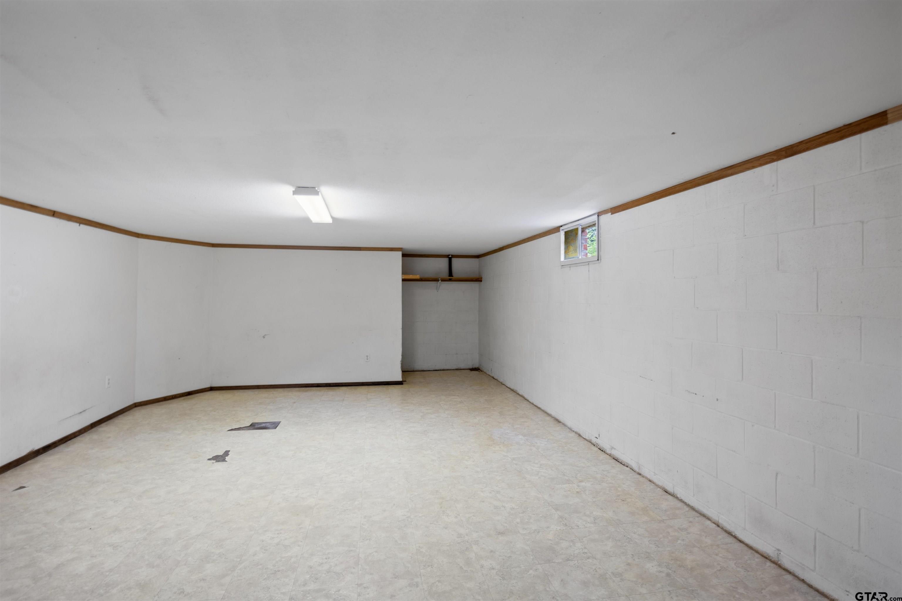 Tyler, Texas 75707, United States, 6 Bedrooms Bedrooms, ,4 BathroomsBathrooms,Residential,Pending,57526