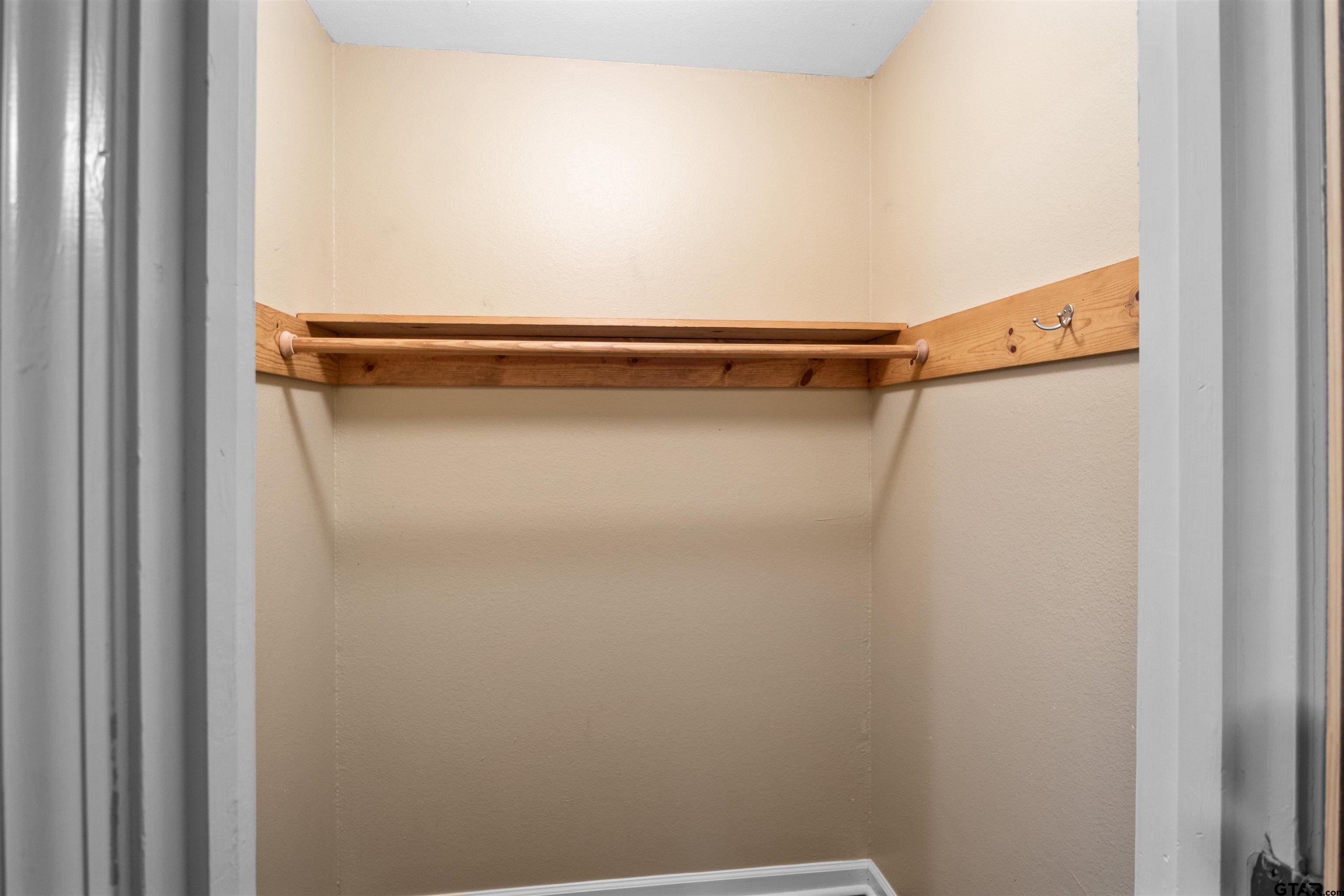 Tyler, Texas 75707, United States, 6 Bedrooms Bedrooms, ,4 BathroomsBathrooms,Residential,Pending,57526