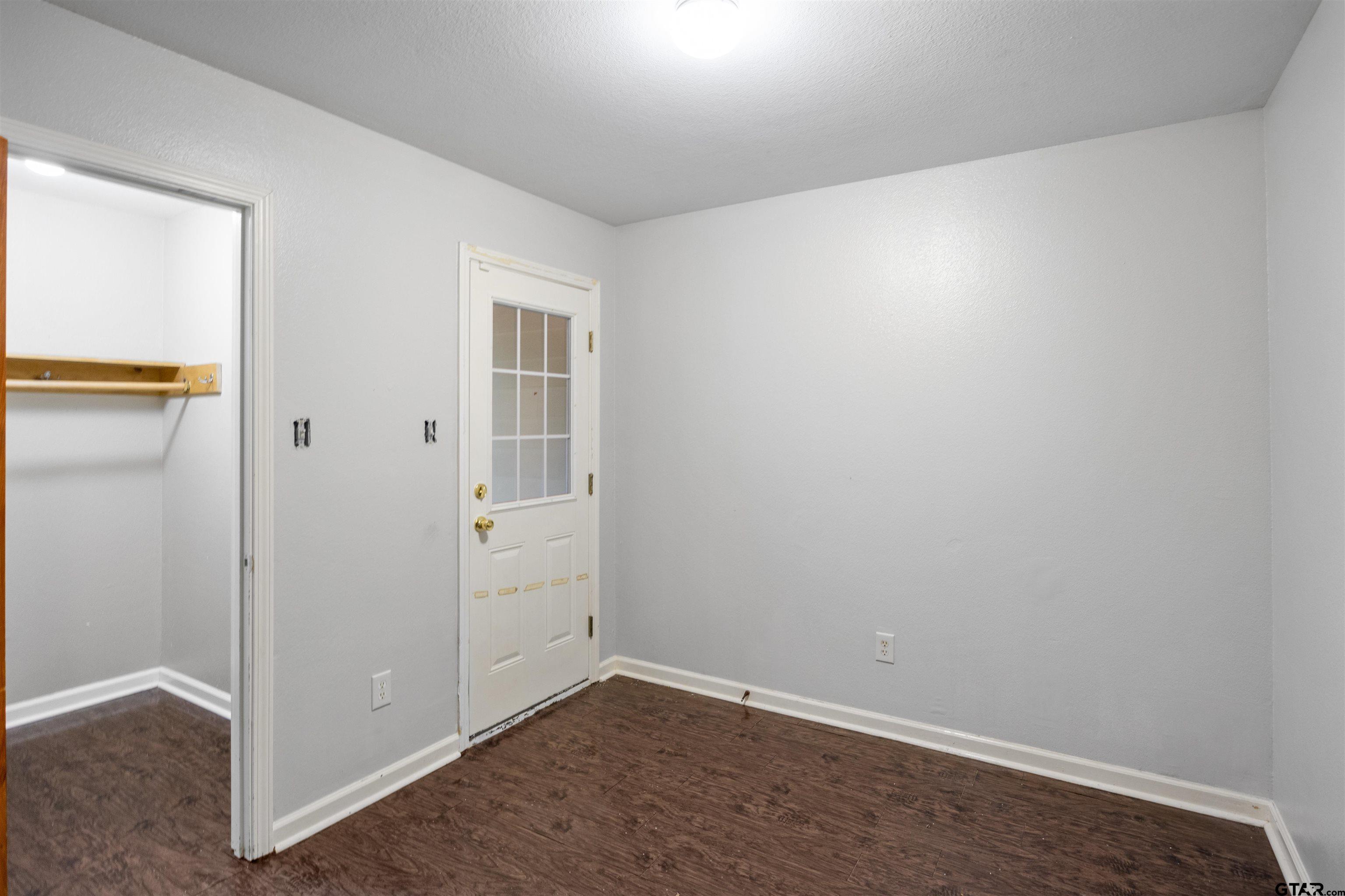 Tyler, Texas 75707, United States, 6 Bedrooms Bedrooms, ,4 BathroomsBathrooms,Residential,Pending,57526