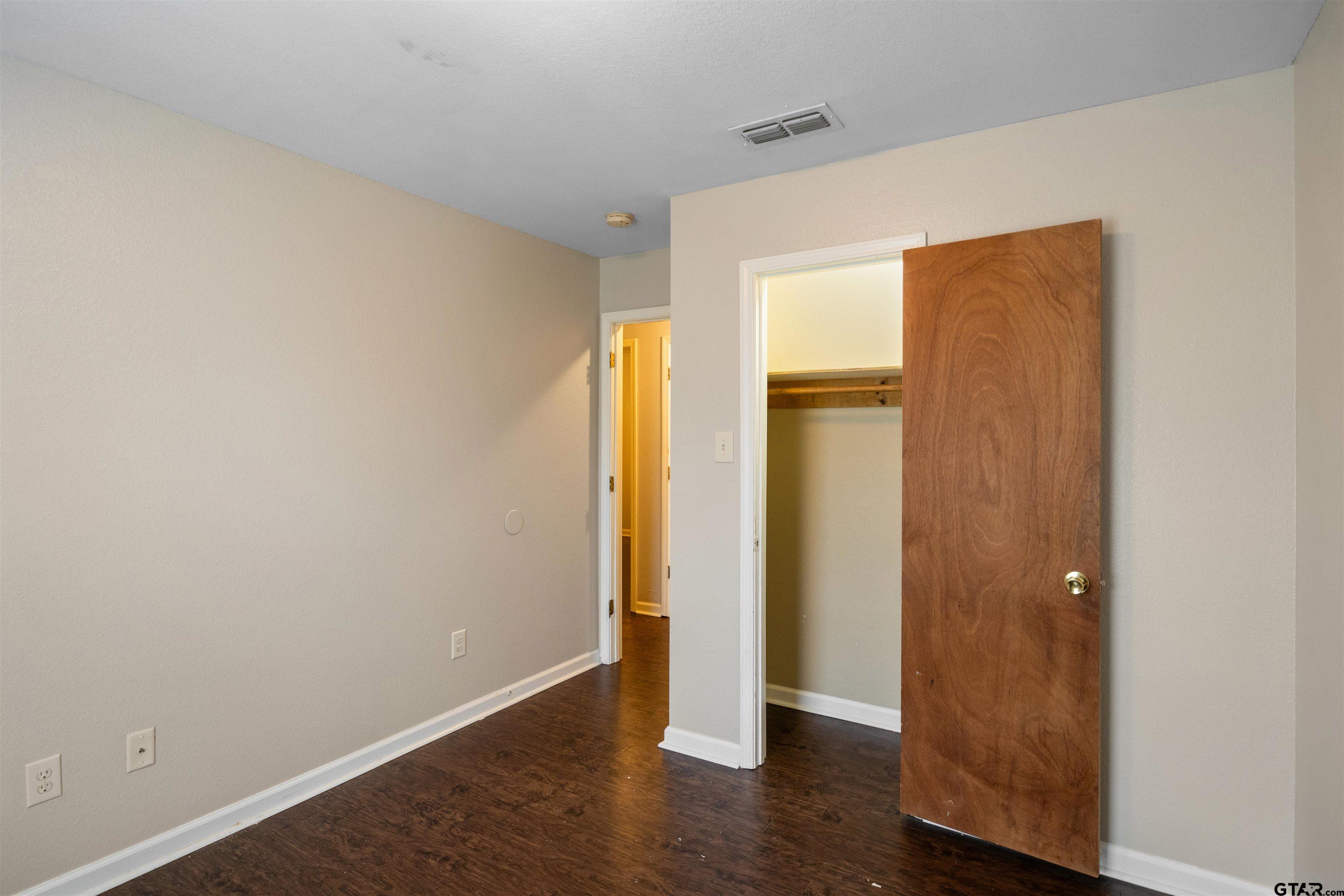 Tyler, Texas 75707, United States, 6 Bedrooms Bedrooms, ,4 BathroomsBathrooms,Residential,Pending,57526