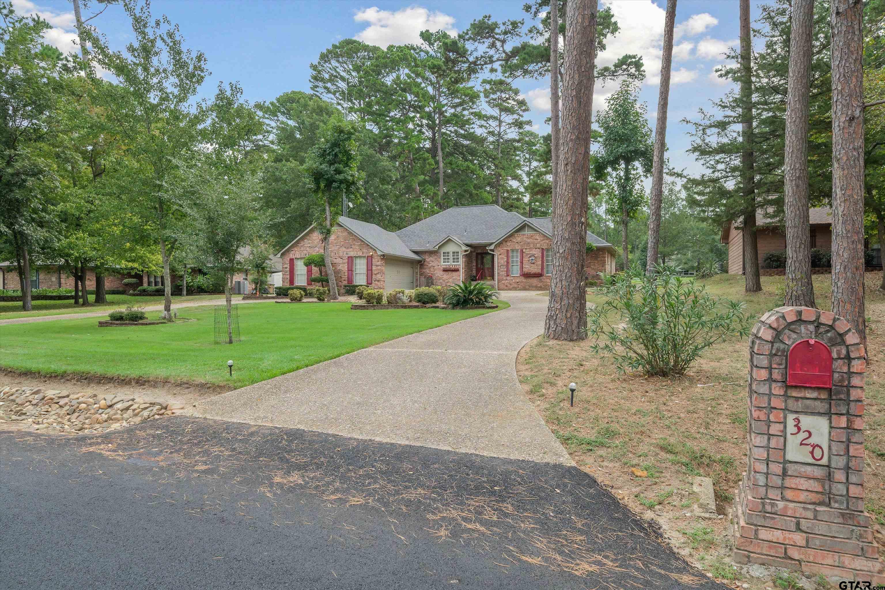 320 Greenbriar Trail