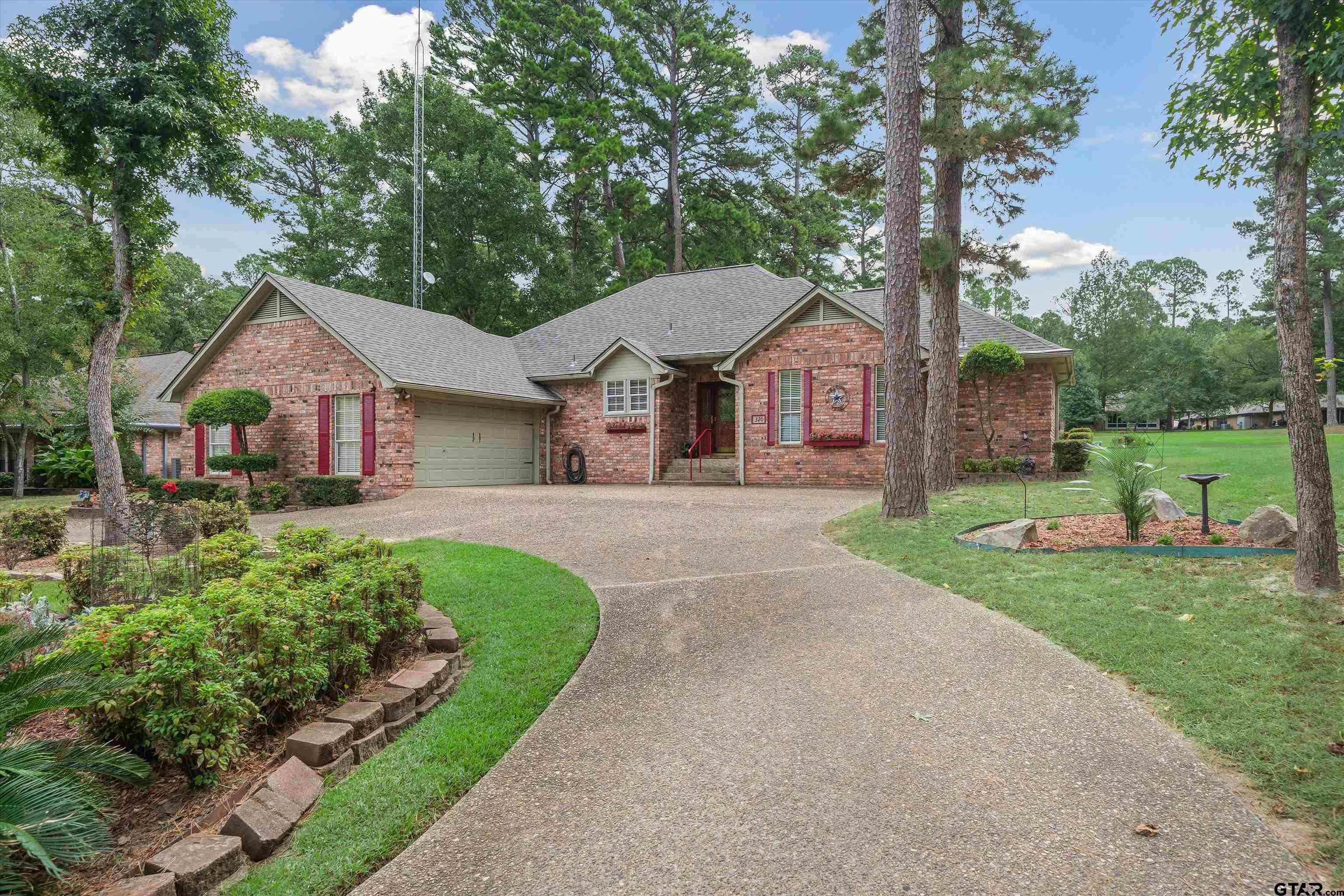 320 Greenbriar Trail