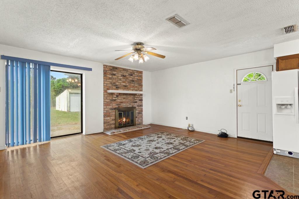 18785 CR 4116 (Lindale ISD)