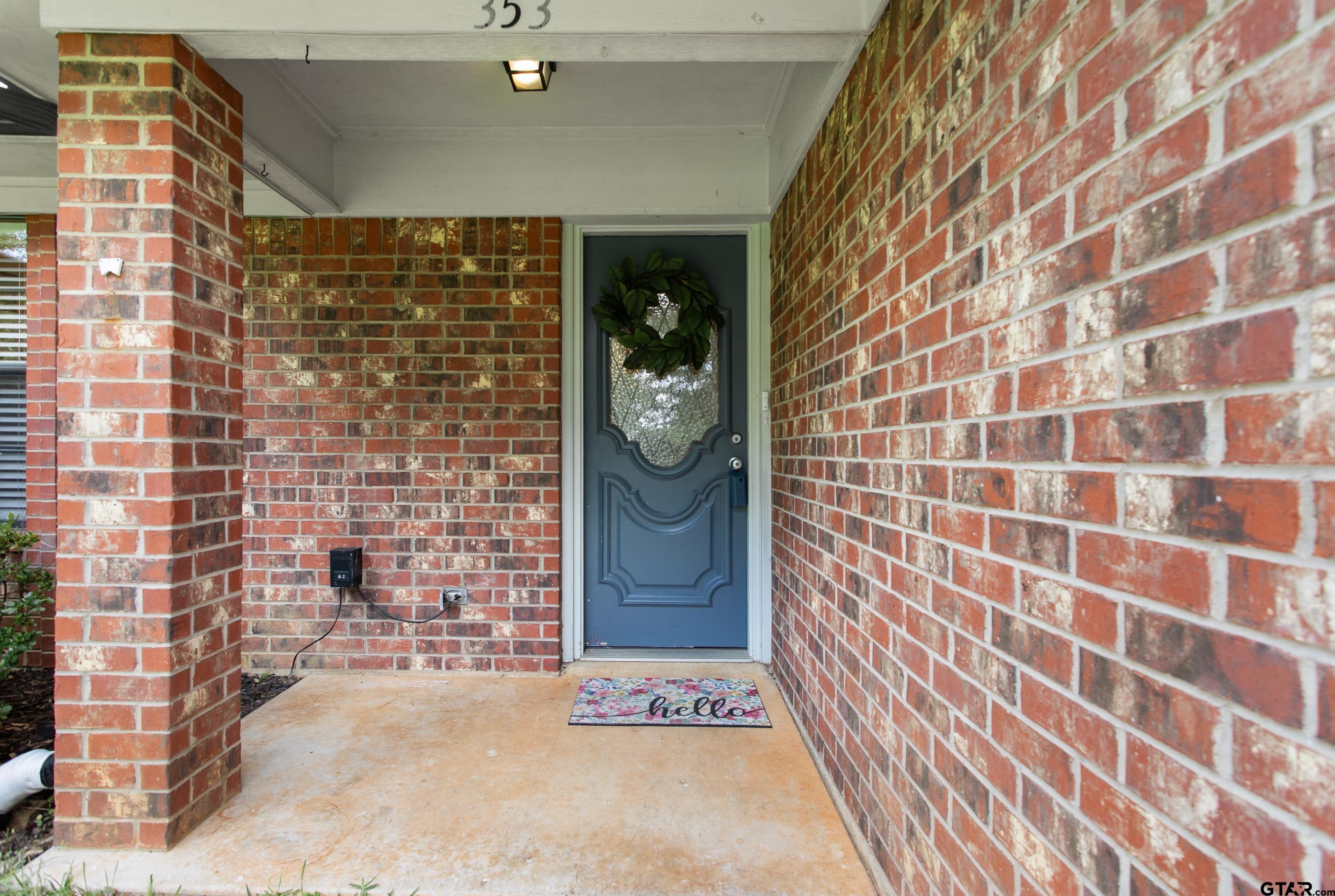 353 Royal Cir