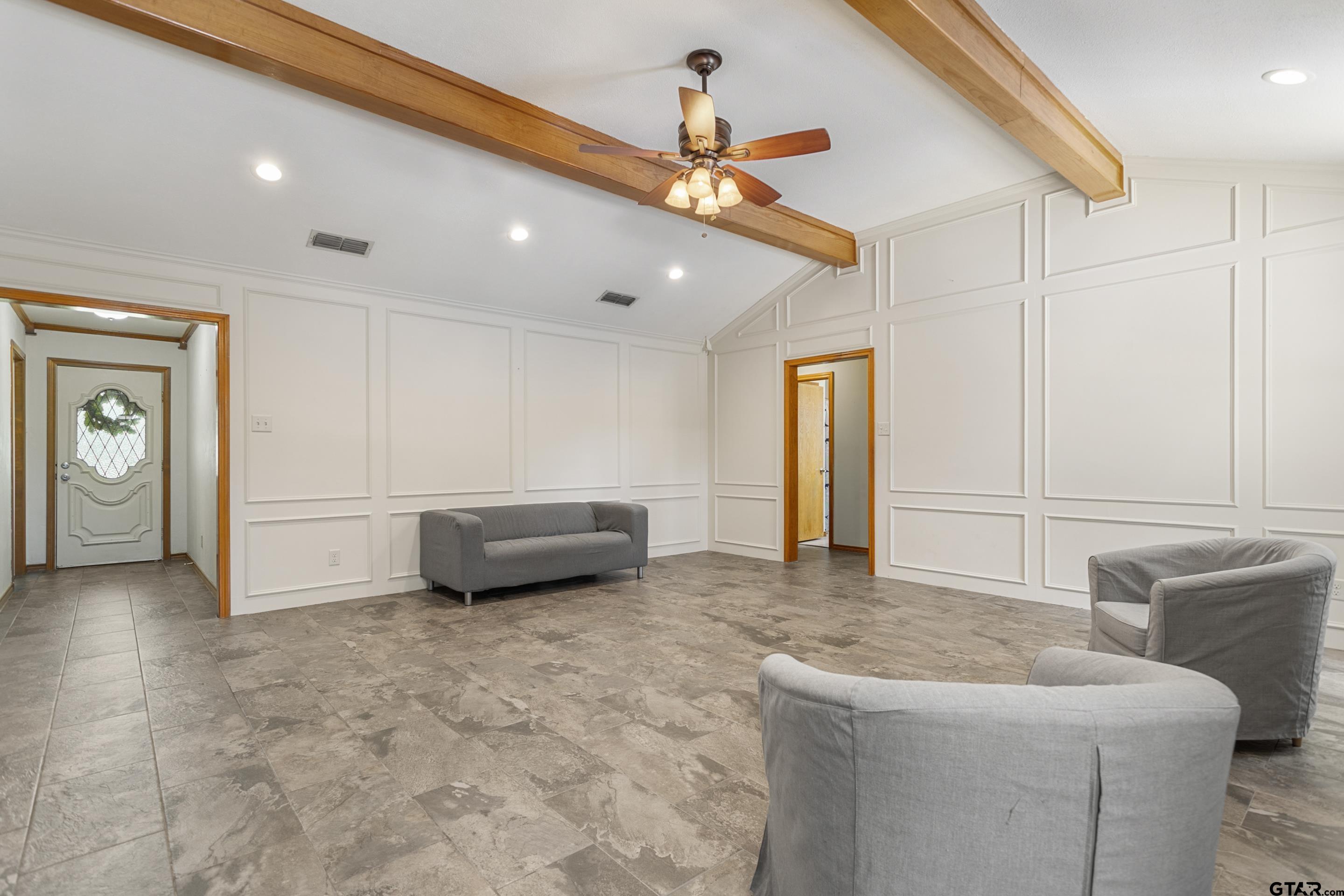 353 Royal Cir