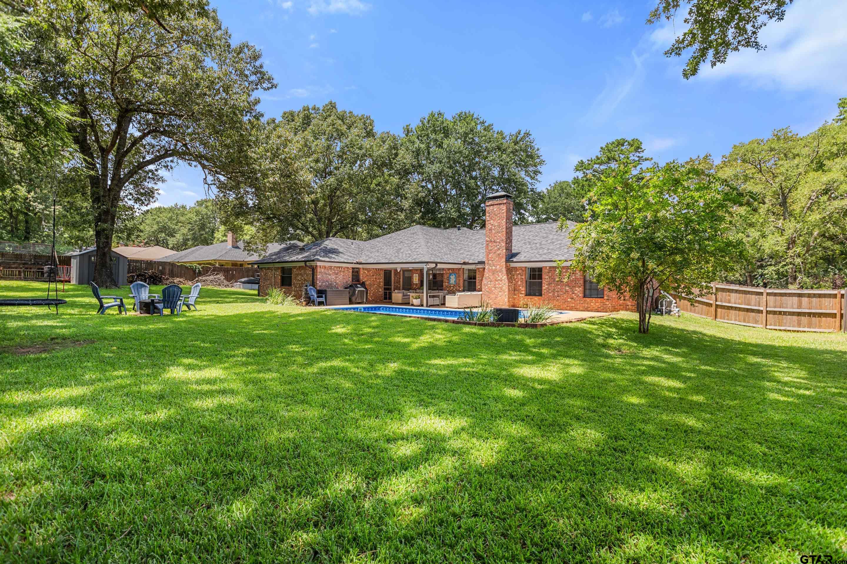 353 Royal Cir