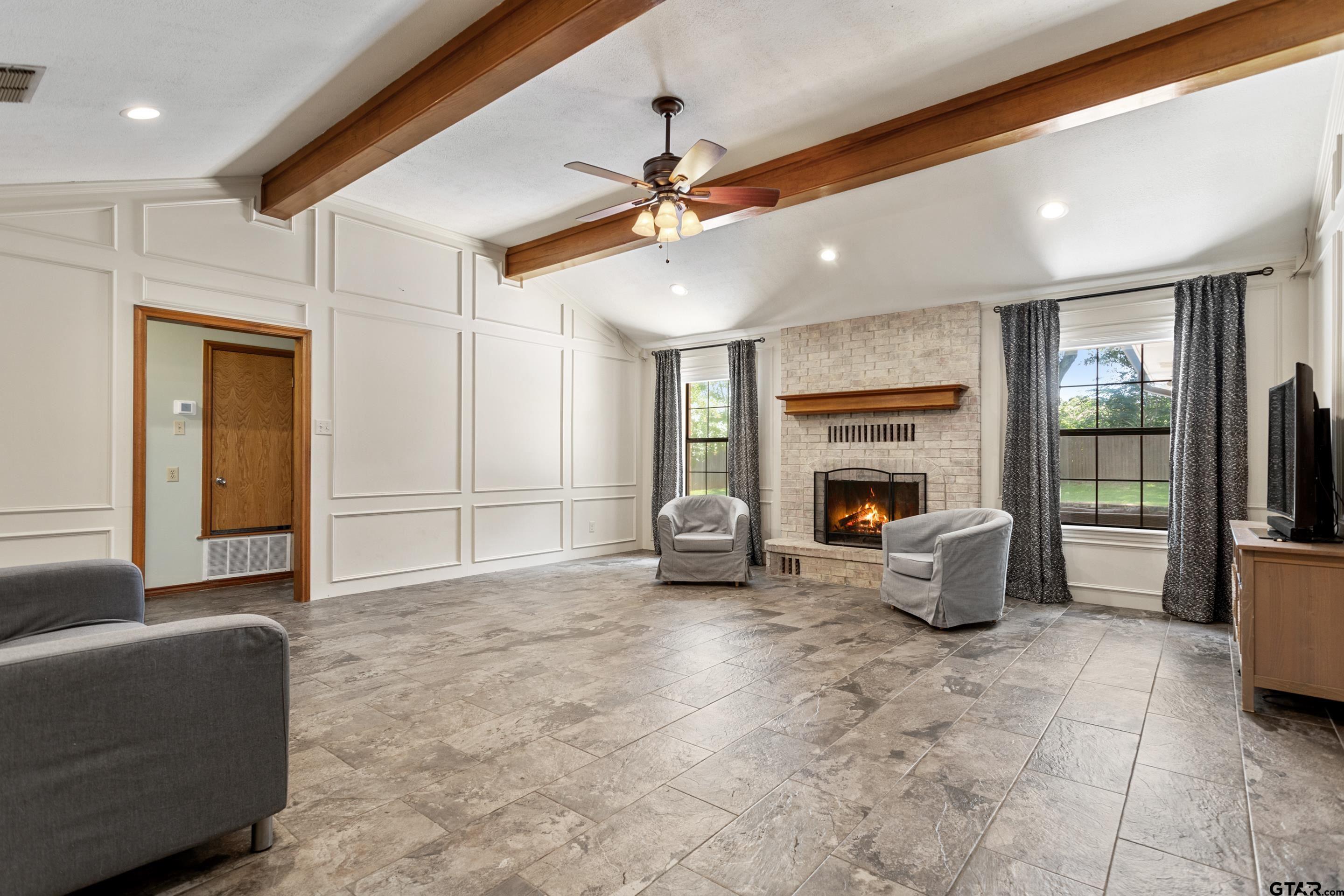 353 Royal Cir
