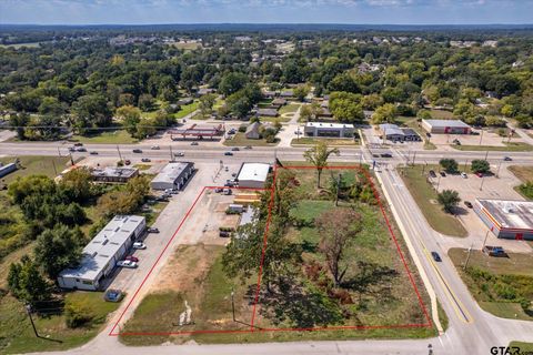 800 S Main St and 906 S Main St Lindale TX 75771