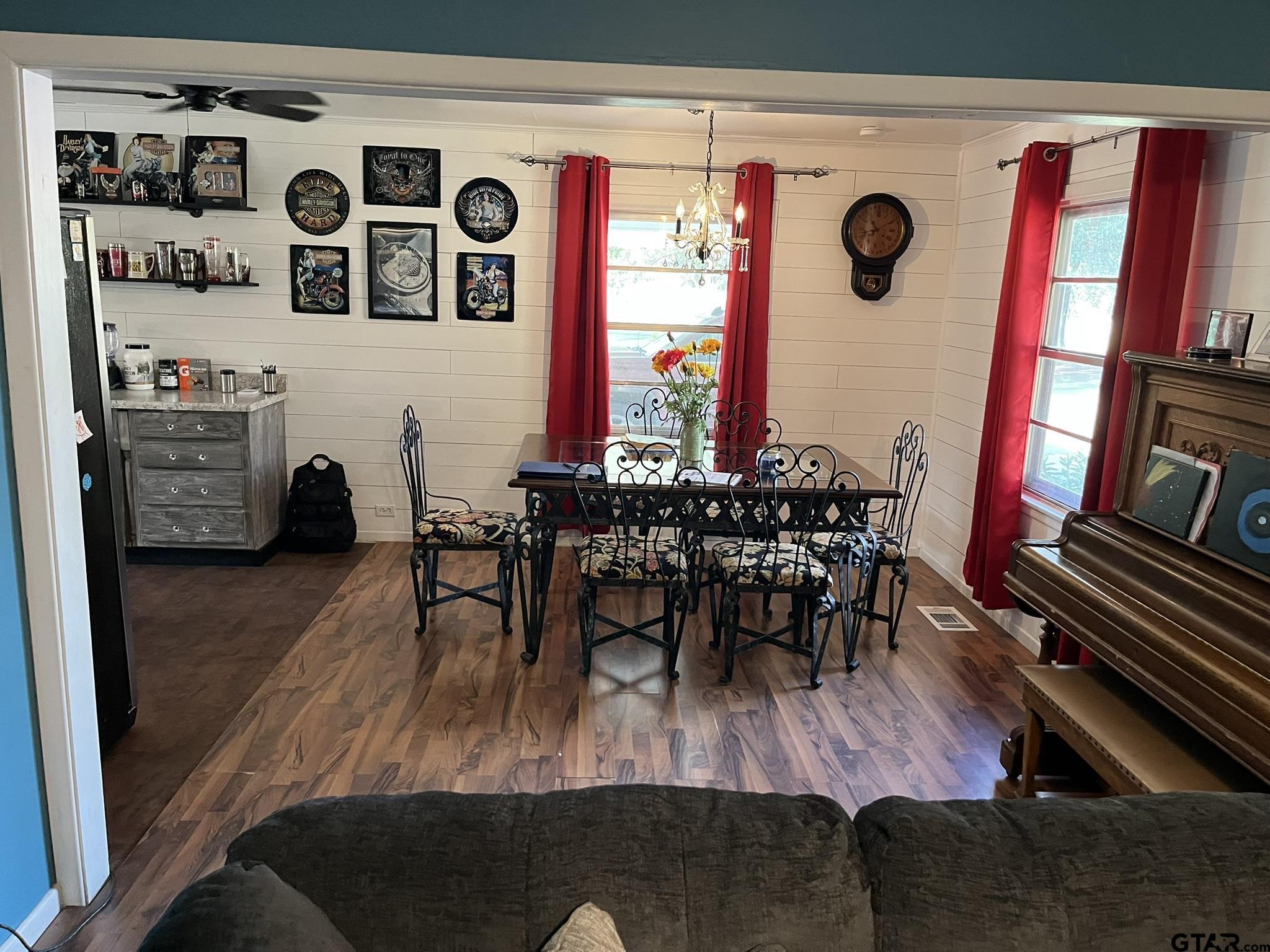 Overton, Texas 75684, United States, 3 Bedrooms Bedrooms, ,1 BathroomBathrooms,Residential,Pending,184440