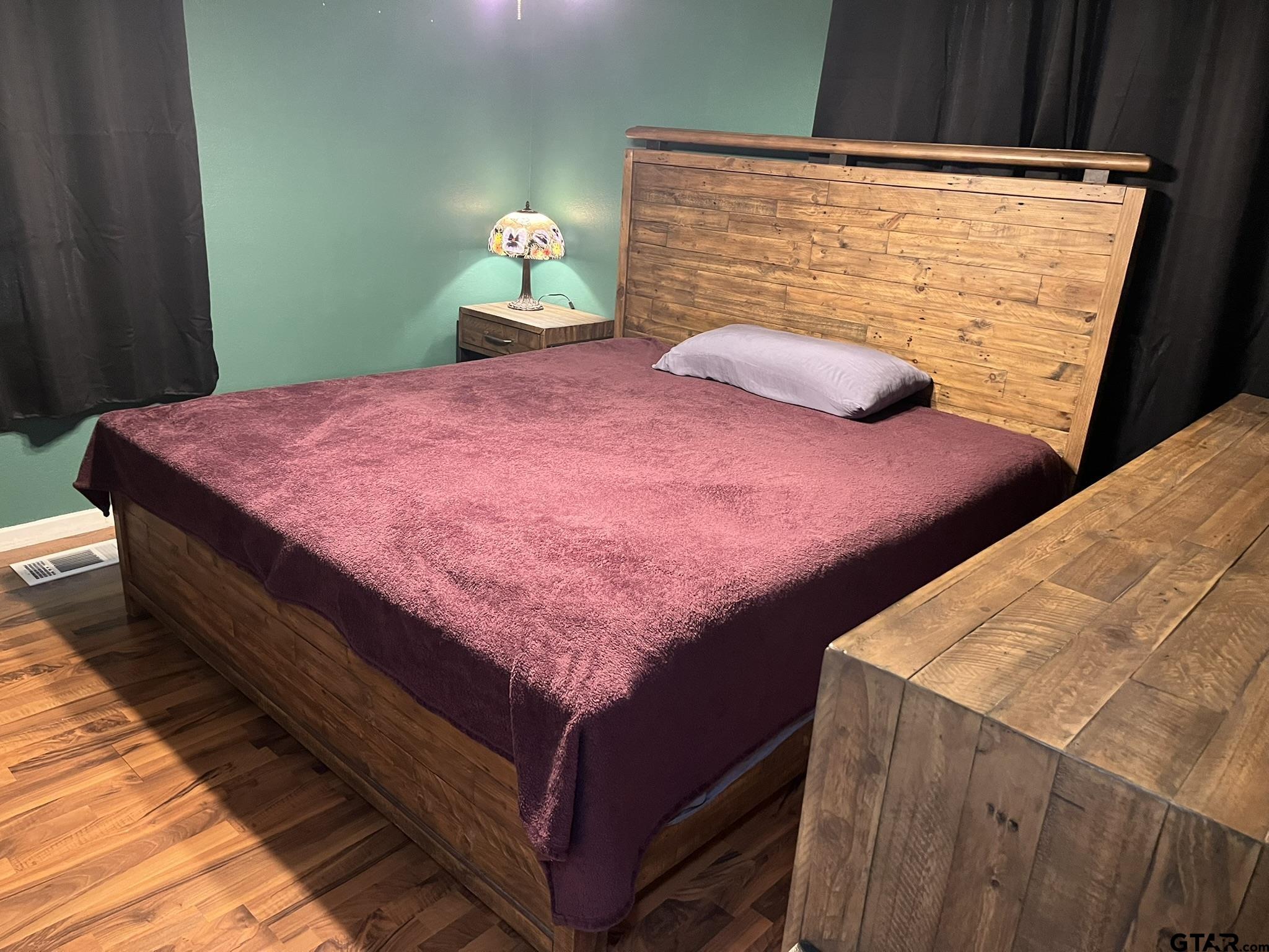 Overton, Texas 75684, United States, 3 Bedrooms Bedrooms, ,1 BathroomBathrooms,Residential,Pending,184440