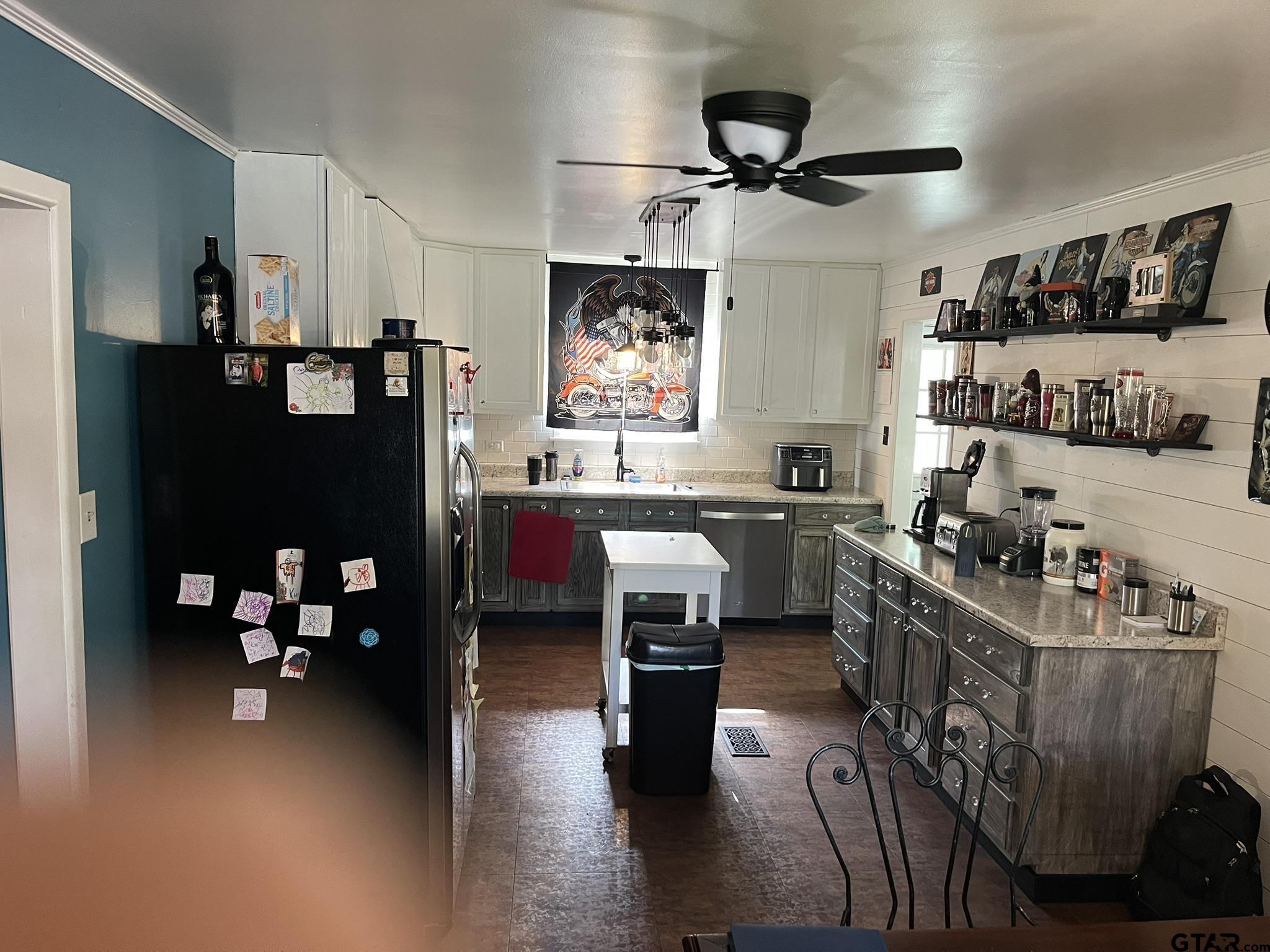 Overton, Texas 75684, United States, 3 Bedrooms Bedrooms, ,1 BathroomBathrooms,Residential,Pending,184440