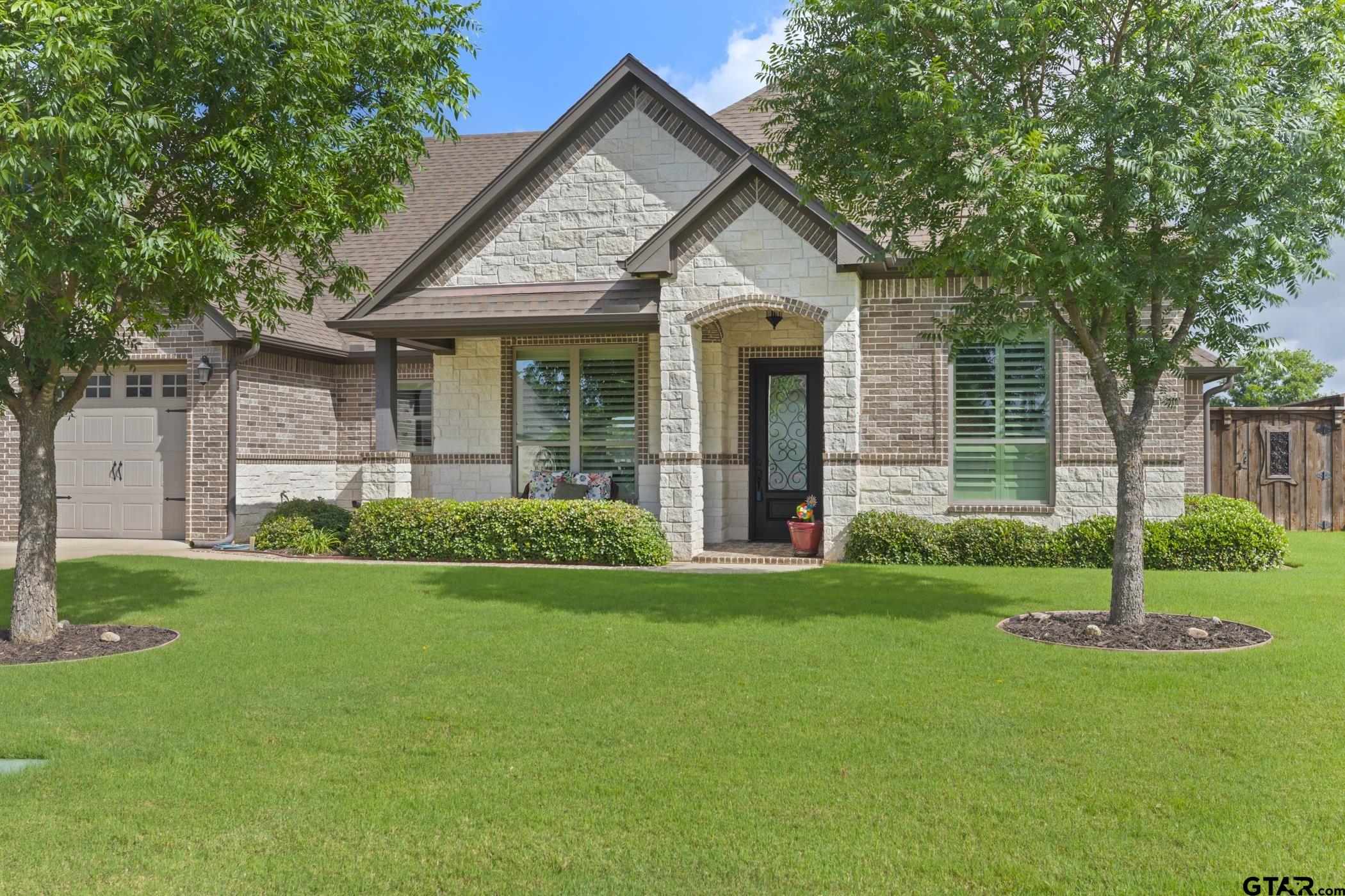 121 HERITAGE WAY